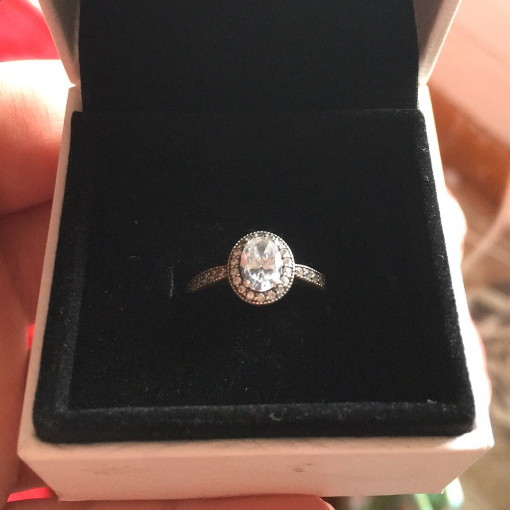 Pandora oval ring